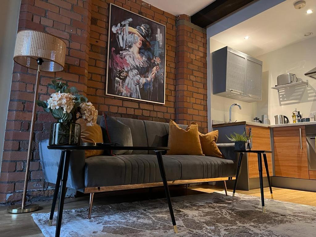 Beautiful Centre 2 Bedroomed Apartment *